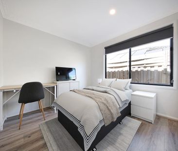 FULLY-FURNISHED RENOVATED ROOMS – BILLS INCLUDED! - Photo 6