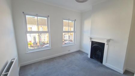 2 bedroom terraced house to rent - Photo 2