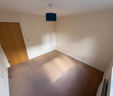 2 bedroom Flat To Let - Photo 3