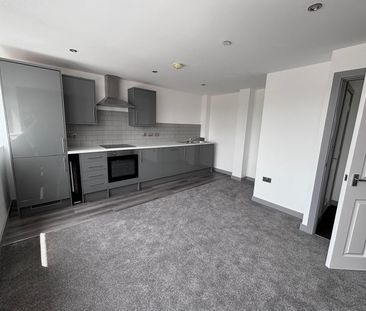 NEWLY REFURBISHED 1 BED APARTMENT - LEEDS - Photo 1