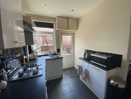 1 bedroom in a house share to rent - Photo 5