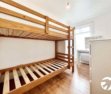 3 bedroom end of terrace house to rent - Photo 3