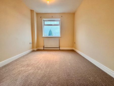 4 bedroom semi-detached house to rent - Photo 3