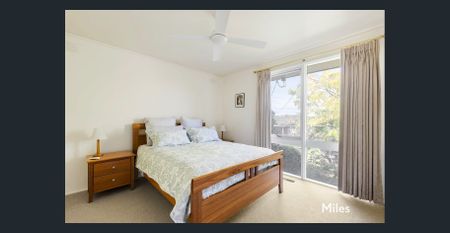 DELIGHTFUL QUIET PARKSIDE FAMILY HOME - Photo 2