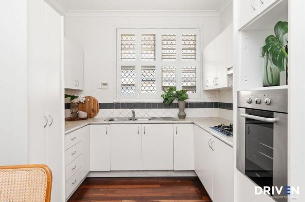 Character, charm and convenience in a highly sought-after location - Photo 1