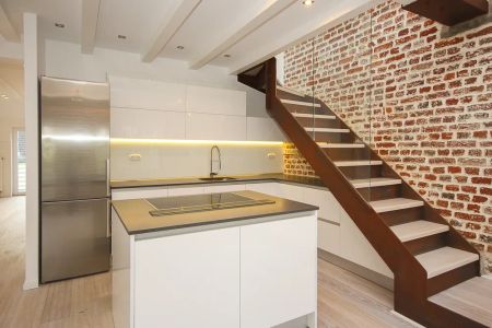 Traumhaftes Dachgeschoss-Loft mit offener Galerie und Einbauküche - Foto 5