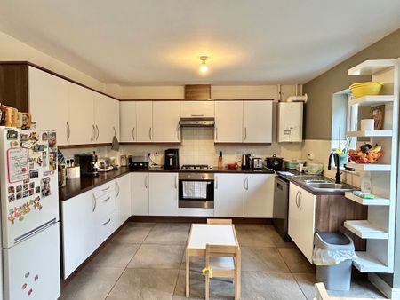 4 bedroom Spacious Four Bedroom House to rent - Photo 4