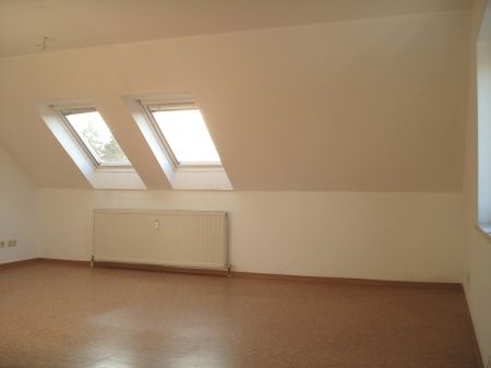 Großzügige 3-Zimmer-Dachgeschoß-Wohnung in Nittenau-Bergham! - Foto 2