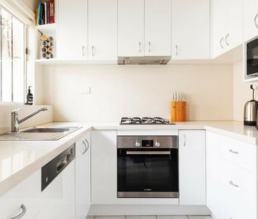 Charming Updated Victorian in a Prized Carlton North Location - Photo 5