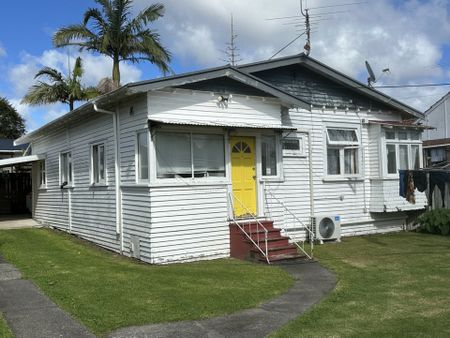 Character 4 Bedroom Home on Miro Street - Photo 2