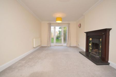 4 bedroom detached house to rent - Photo 2