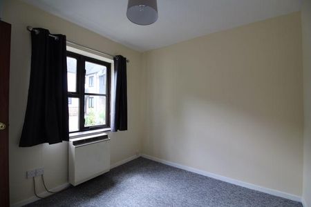 2 bedroom ground floor flat to rent - Photo 2