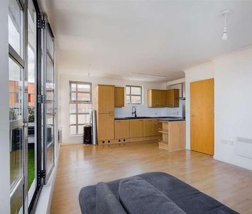 Charlesmere Gardens, Thames Reach, London, SE28 - Photo 3