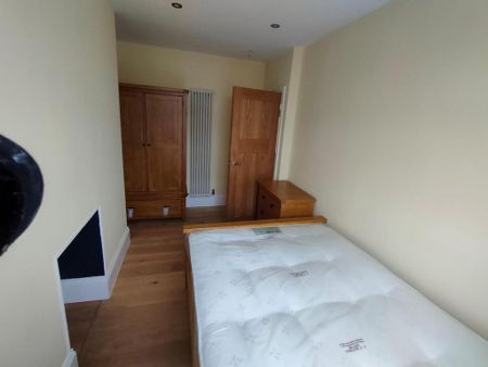 4 bedroom flat to rent - Photo 5