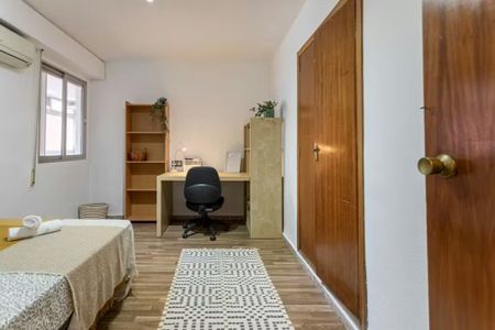 Carrer del Poeta Más i Ros, Valencia, Valencian Community 46022 - Photo 4