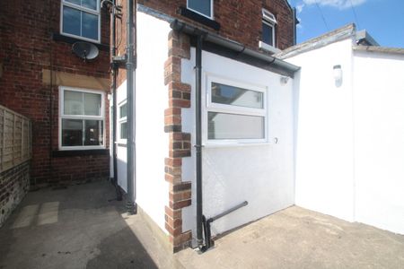 2 bedroom terraced house to rent - Photo 5