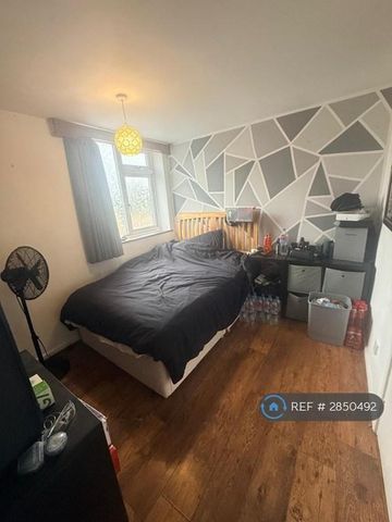 3 bedroom terraced house to rent - Photo 4