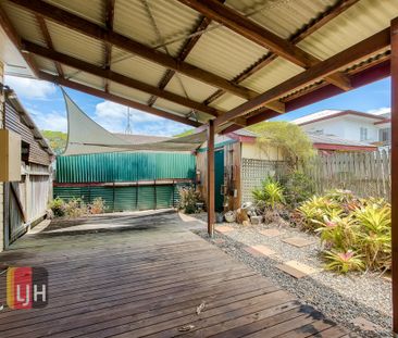 4 BEDROOM HOME IN MITCHELTON WITH AIR CONDITIONING - Photo 2