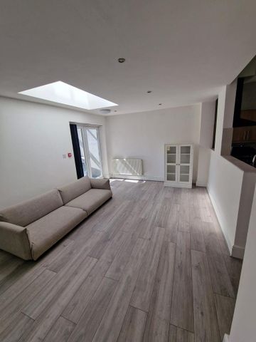 1 bedroom in a house share to rent - Photo 3