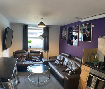 Room in a Shared House, Bellevue Road, SO15 - Photo 1
