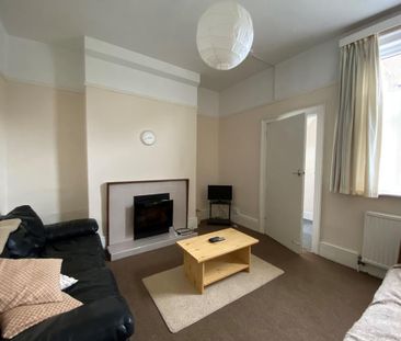 2 bedroom ground floor flat to rent - Photo 2