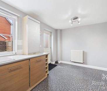 3 bedroom terraced house to rent - Photo 4