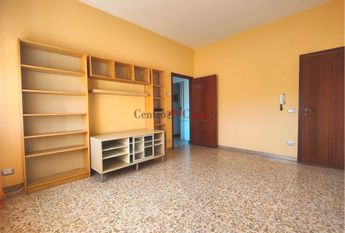 Appartamento con 2 camere, arredato.