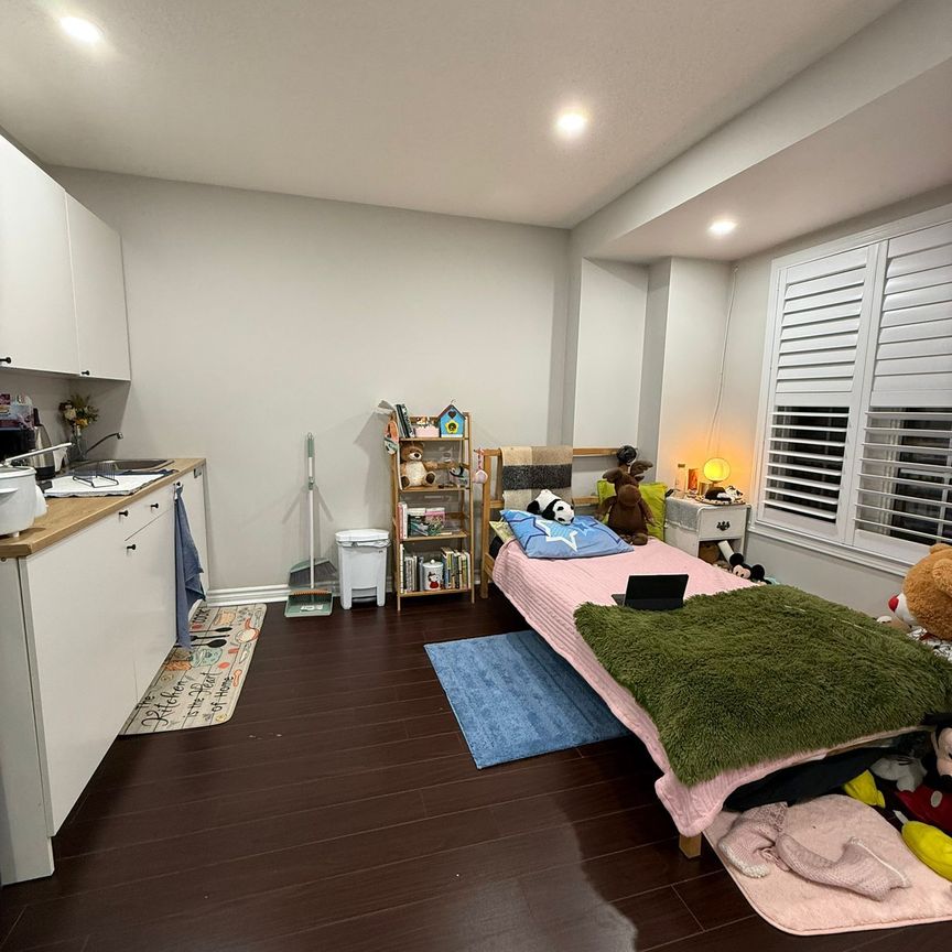 For Lease - 1657 Avonmore Square Unit# Basement, Pickering, Ontario - Photo 1