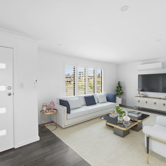 Modern Comfort Meets Entertainer's Delight: Stylish 3-Bedroom - Photo 1