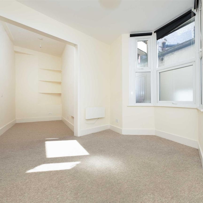 Station Road, Ashford, TW15 - Photo 1