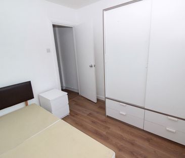 4 Bed Flat, Longberrys, NW2 - Photo 3