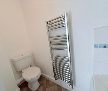 3 bedroom semi-detached house to rent - Photo 3