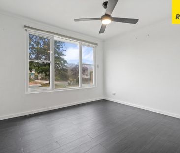Updated and well-designed family home in a great location - Photo 5
