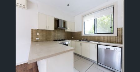 Room By Room Leasing - Only 4 Bedrooms Remaining - Photo 5