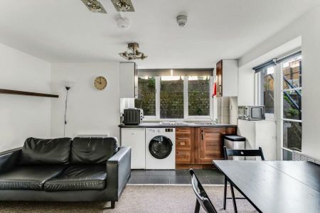 1 Bedroom Maisonette To Let - Photo 2