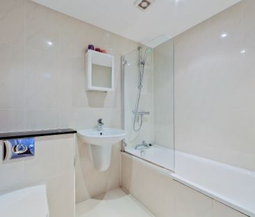 Immaculate Two Bedroom Flat to Rent in London, W4 - Photo 6