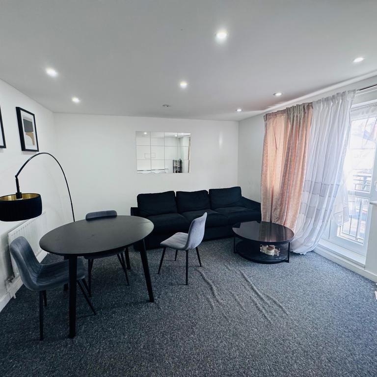 2 bedroom flat to rent - Photo 1