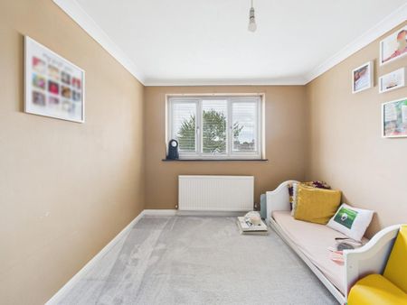 4 bedroom detached house to rent - Photo 3