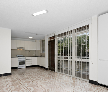 Ground Floor Apartment with Natural Light & Convenient Location - Photo 3
