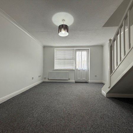 2 bedroom terraced garage/parking space to rent - Photo 3