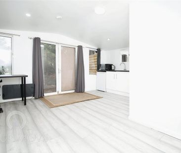 1 bedroom property to rent - Photo 2