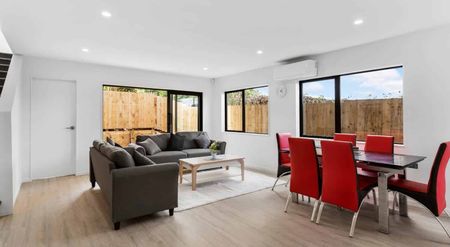 Magnificent in Manurewa - Photo 2