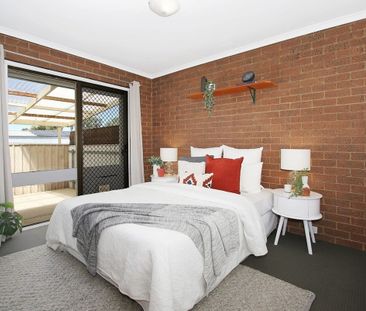 Spacious Two Bedroom, Two Bathroom Townhouse - Photo 4
