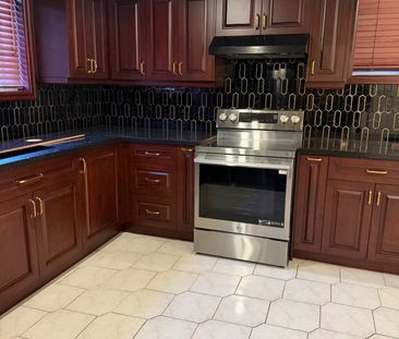 For Lease - 4175 Starlight Crescent, Mississauga, Ontario - Photo 5