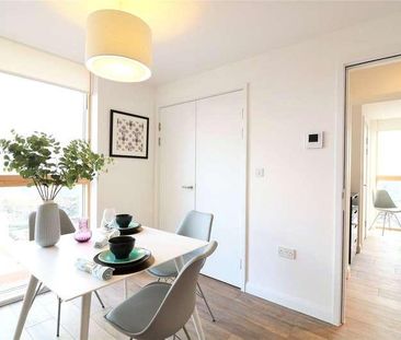 Queen Street, Maidenhead, Berkshire, SL6 - Photo 2