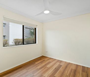 FULLY RENOVATED GROUND FLOOR TWO BEDROOM UNIT - Photo 1