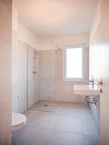 TRAUMWOHNUNG mit traumhaftem Garten +++ Luxusausstattung inklusive Parkplatz, BK, HK und Strom - Photo 2