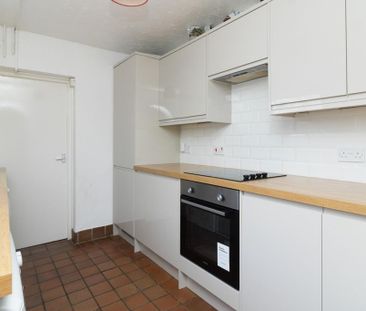 3 bedroom semi-detached house to rent - Photo 6