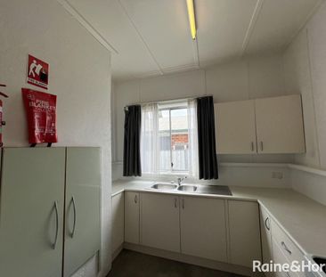 Family home in central and convenient location - Photo 5