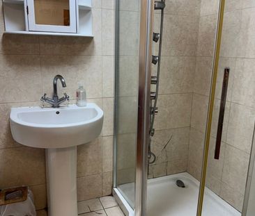 Room in a Shared House, Westbury Road Off Green Street, E7 - Photo 3